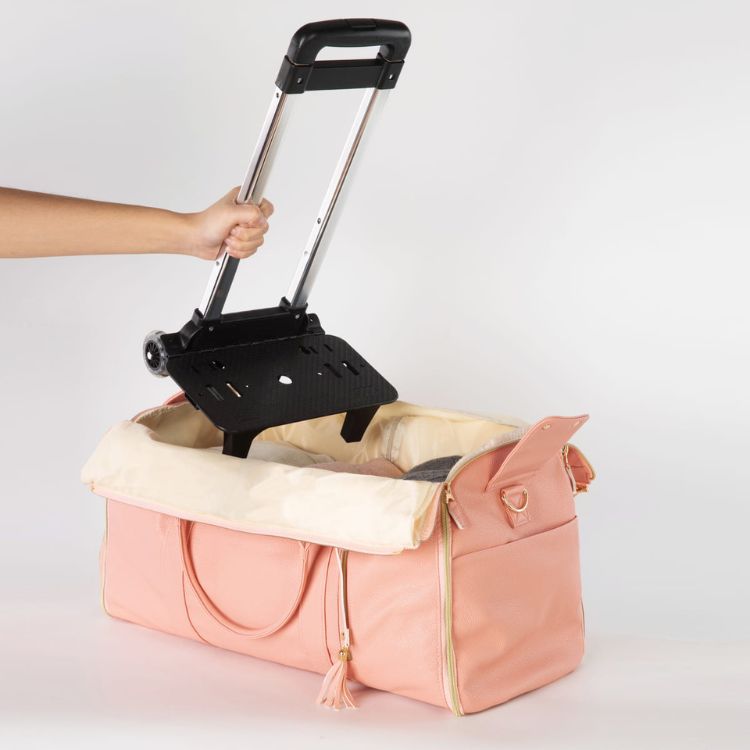 Châssis à roulettes retiré du sac rose