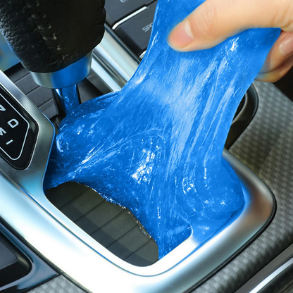 Gel nettoyant bleu autour d'un levier de vitesse