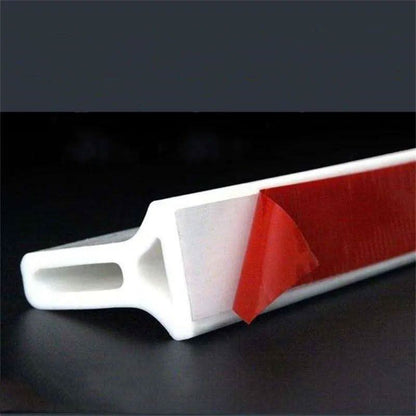 Bande adhésive sous la barrière avec son film de protection rouge