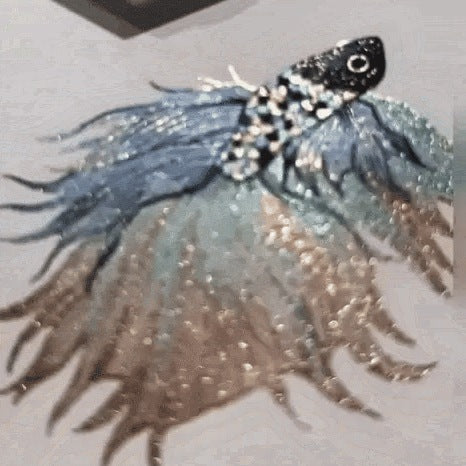 Poisson peint à l'aquarelle nacrée bleu, argent et or